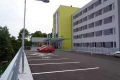 Parkovací dům a vstup do centrálního registru nemocnice Sokolov